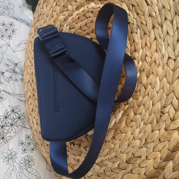 Quince All-Day Navy Neoprene Belt Bag - Picture 7 of 11
